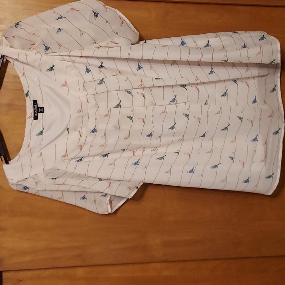 Lane Bryant Roz & Ali short sleeve bird print blouse (lined underneath). 3X
